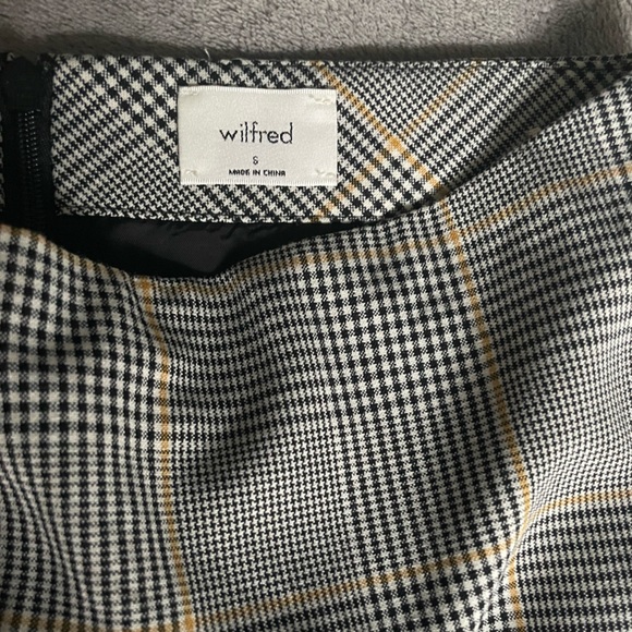 Aritzia Classic Mini Skirt - Picture 4 of 4